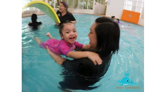 baby swimming thailand_21.5.16