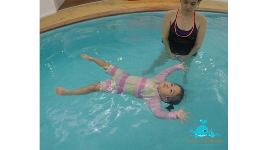 baby swimming thailand_12.6.16