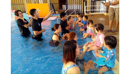 baby swimming thailand_30.5.16