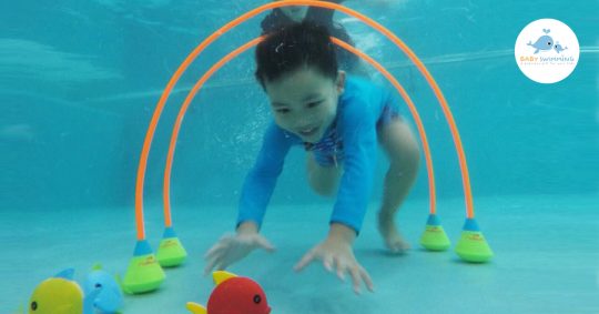 อุปกรณ์การสอนช่วยกระตุ้นทักษะการเรียนว่ายน้ำ