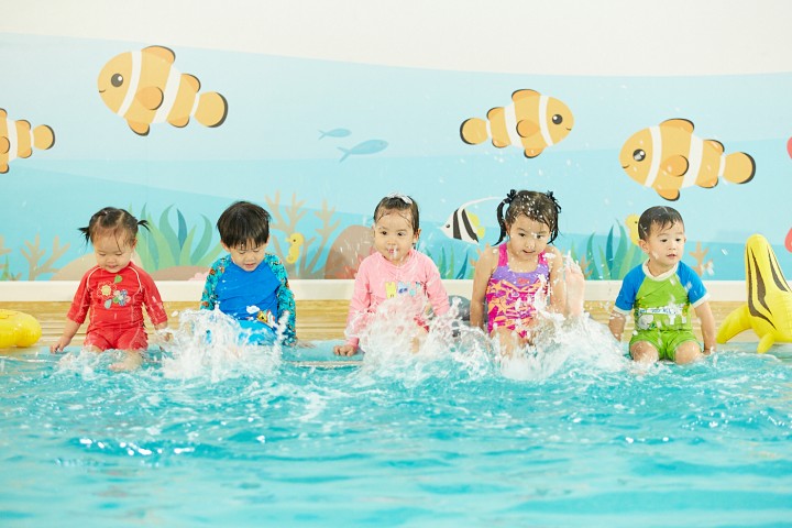 พาลูกมาเรียนว่ายน้ำที่ BABY SWIMMING THAILAND สถาบันและโรงเรียนสอนว่ายน้ำเด็กเล็กและเด็กทารก
