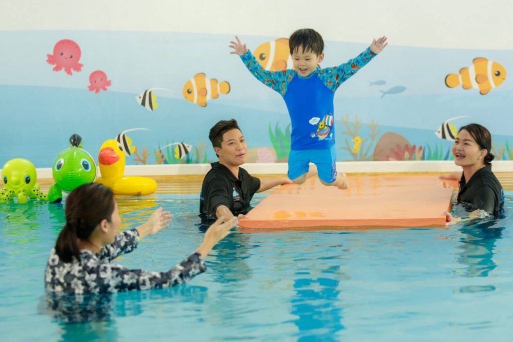 6.คุณครูสอนว่ายน้ำเด็กเล็กและเด็กทารก Baby Swimming