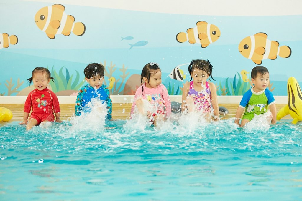 8.คลาสเรียนว่ายน้ำเด็กโต Baby Swimming