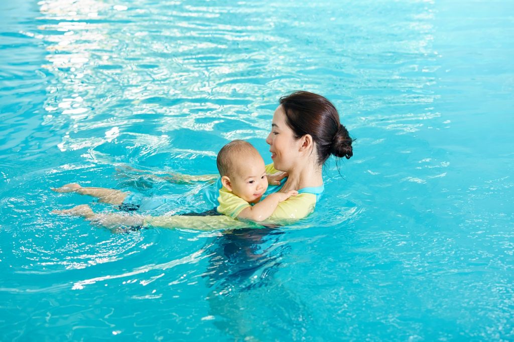 toddler swimming lesson